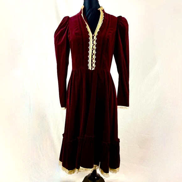 Vintage Velvet Gunne Sax Prairie Dress 13 M Purple Midi Pearl Buttons Lace Tucks - Picture 1 of 11
